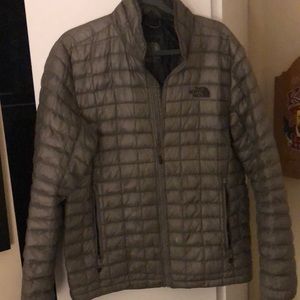 Men’s North Face puffer jacket